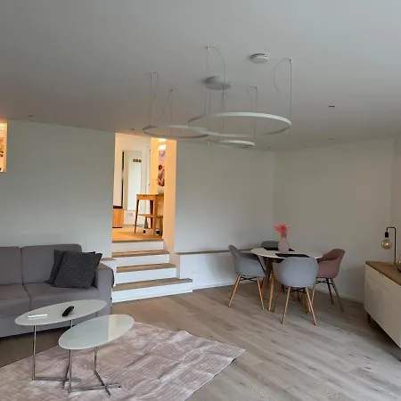 Mit Terrasse In Apartman *
