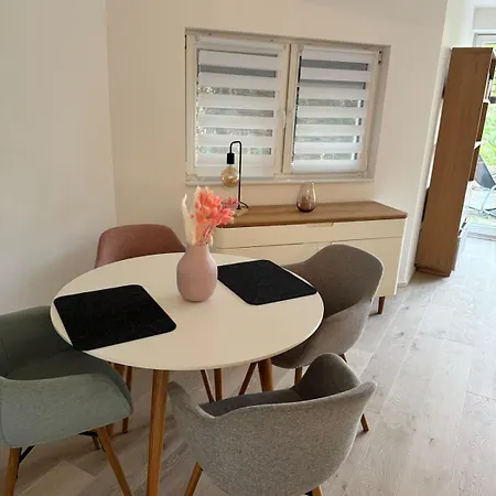 Mit Terrasse In
